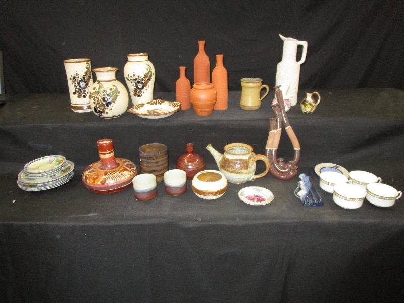 lot 147 image: Various Glassware and Pottery