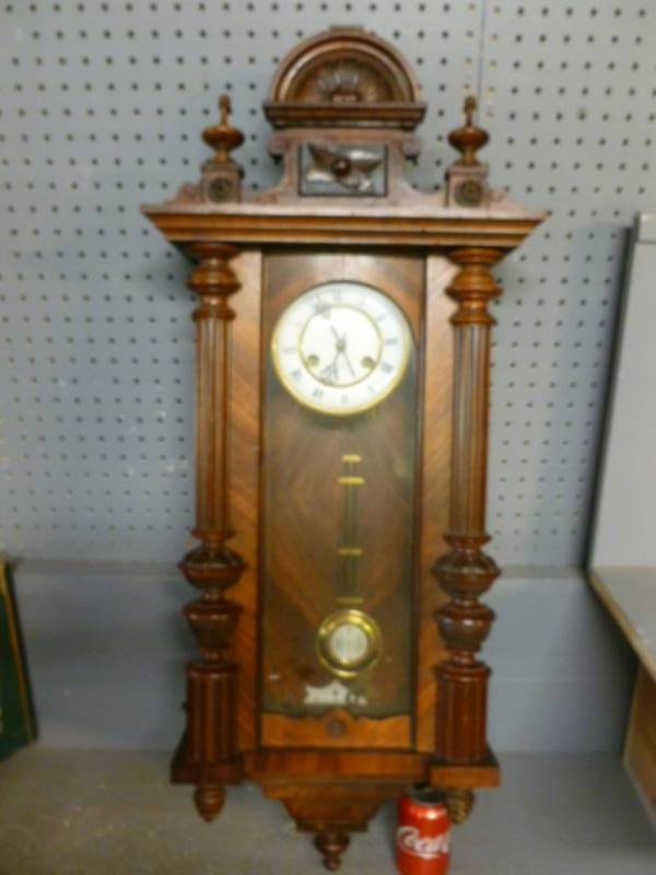 lot 2 image: Vintage Clock