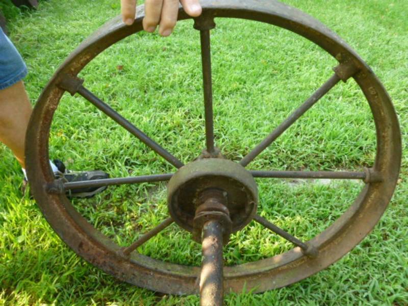 lot 9 image: Antique Steel Wheel