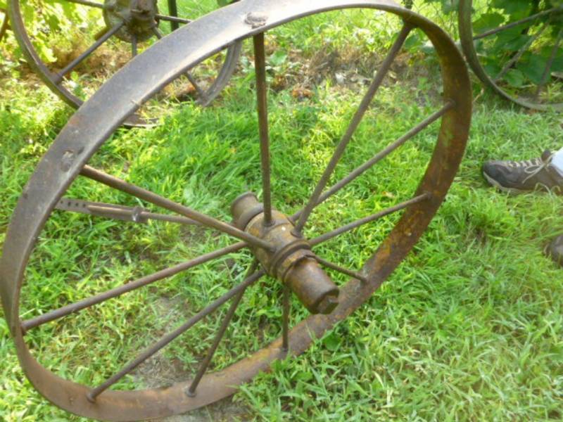 lot 10 image: Antique Steel Wheel