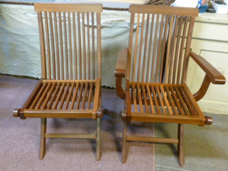 lot 15 image: Wooden Folding Chairs