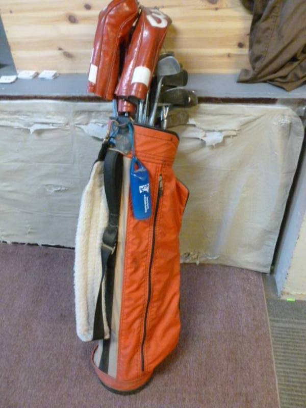lot 18 image: Vintage Golf Club Set