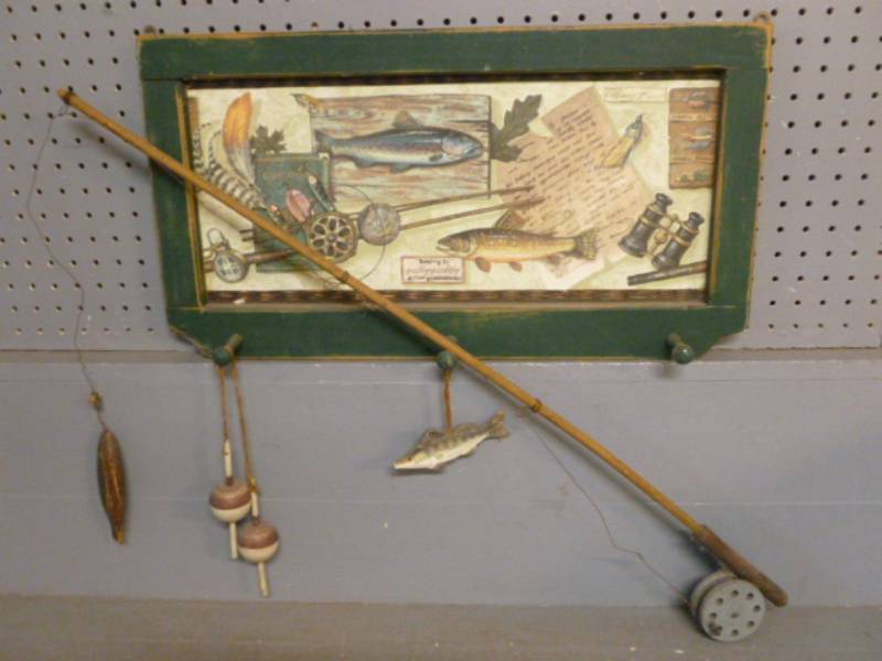 lot 32 image: Wall Decoration