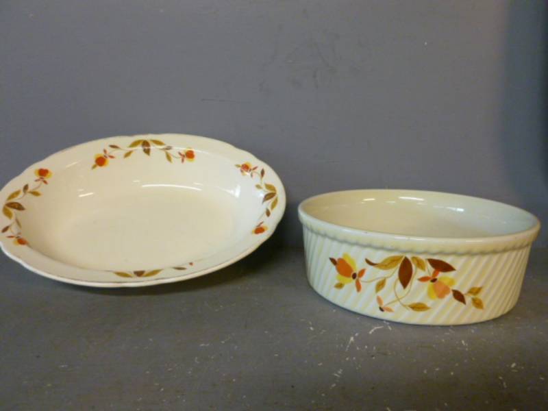 lot 40 image: Vintage Halls Jewel T