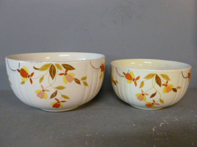 lot 41 image: Vintage Halls Jewel T