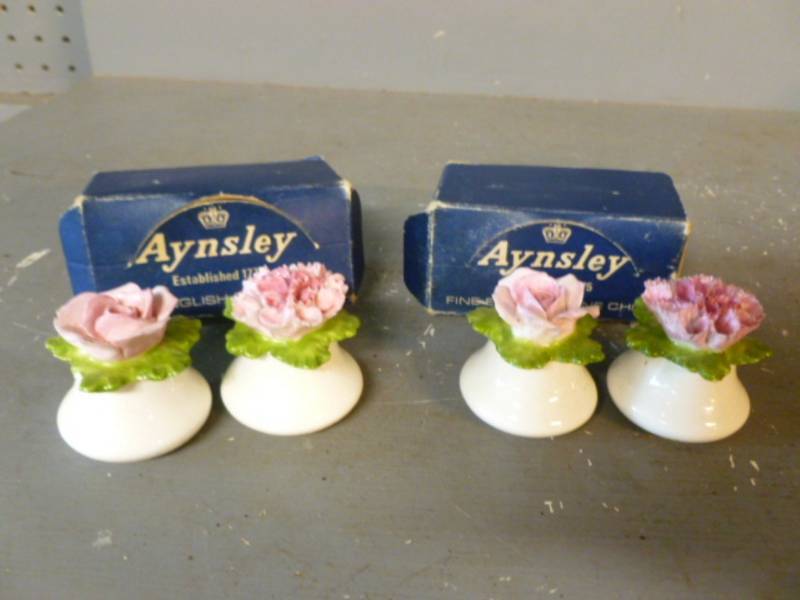 lot 42 image: Vintage Salt And Pepper Sets