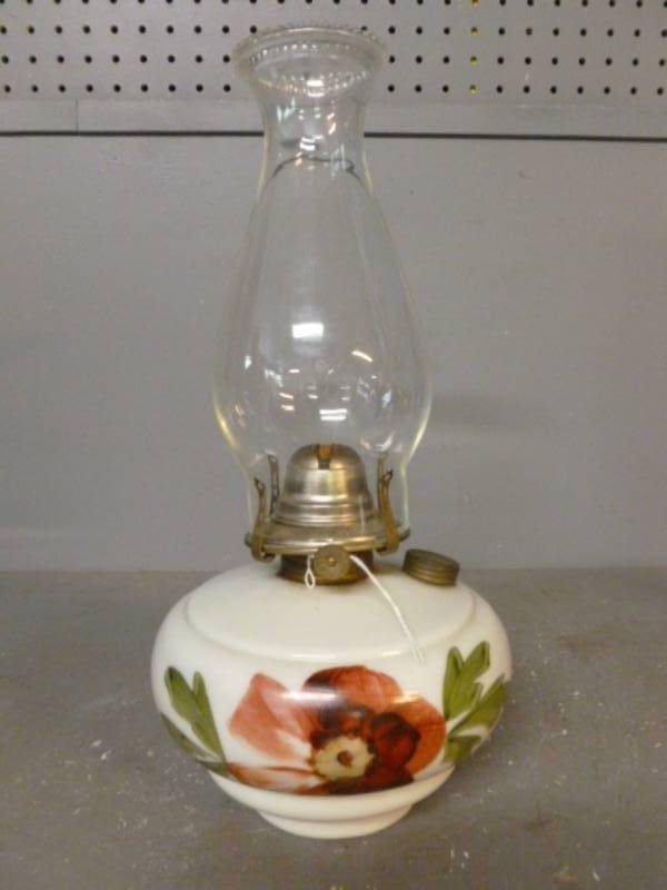 lot 58 image: Vintage Oil Lamp