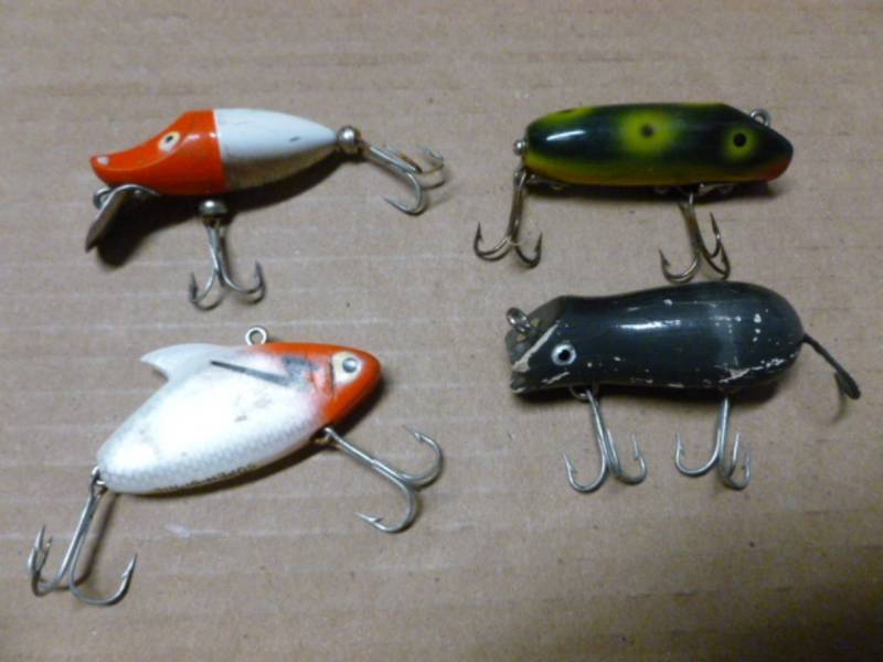 lot 106 image: Vintage Fishing Baits