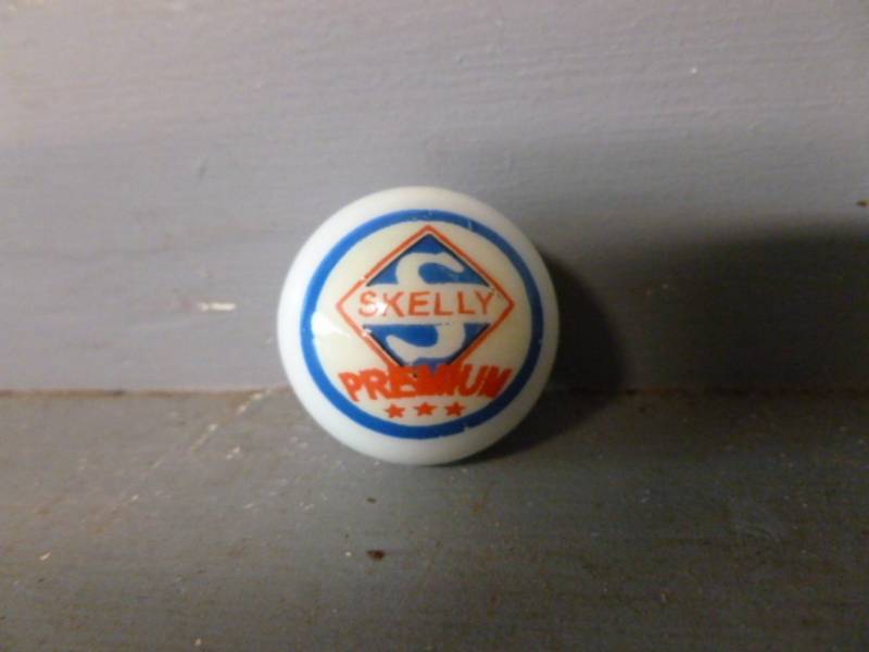 lot 123 image: Logo Marble