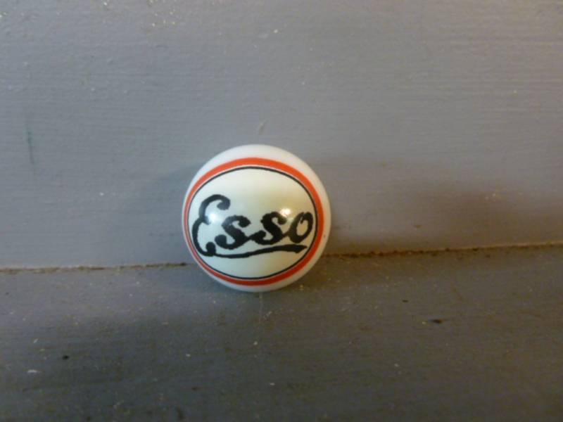 lot 124 image: Logo Marble