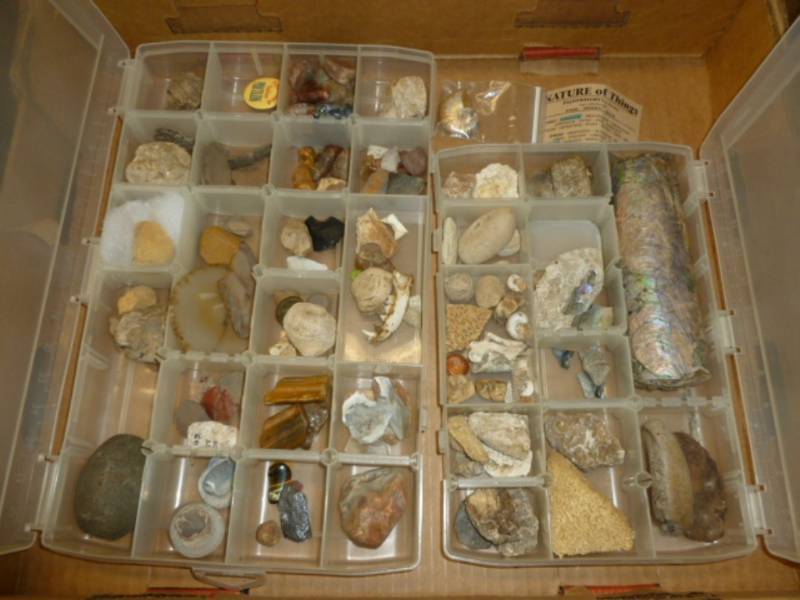 lot 148 image: Collector Rocks