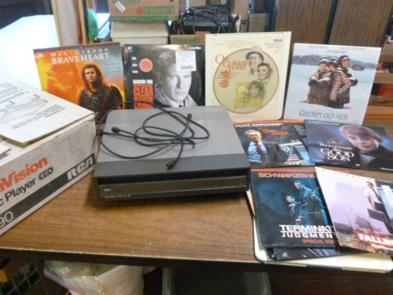 lot 152 image: Video Disc Player