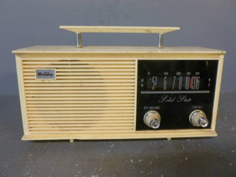 lot 187 image: Vintage Radio