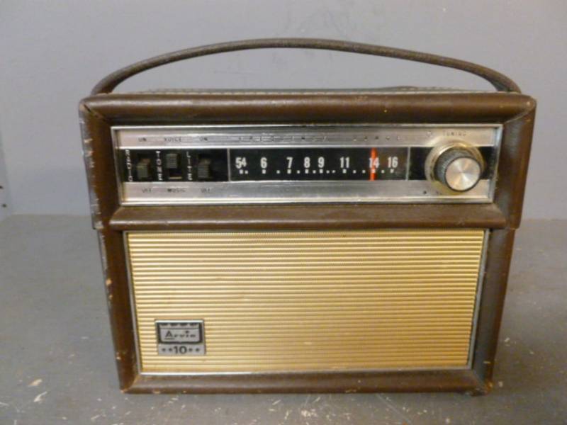 lot 191 image: Vintage Radio