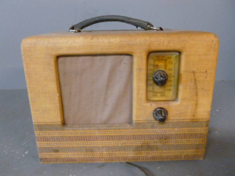 lot 193 image: Vintage Radio