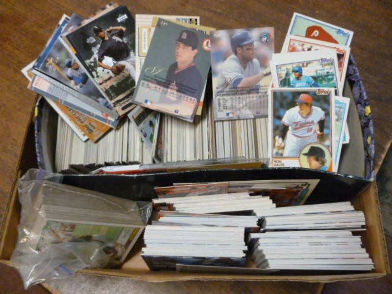 lot 200 image: Sports Cards
