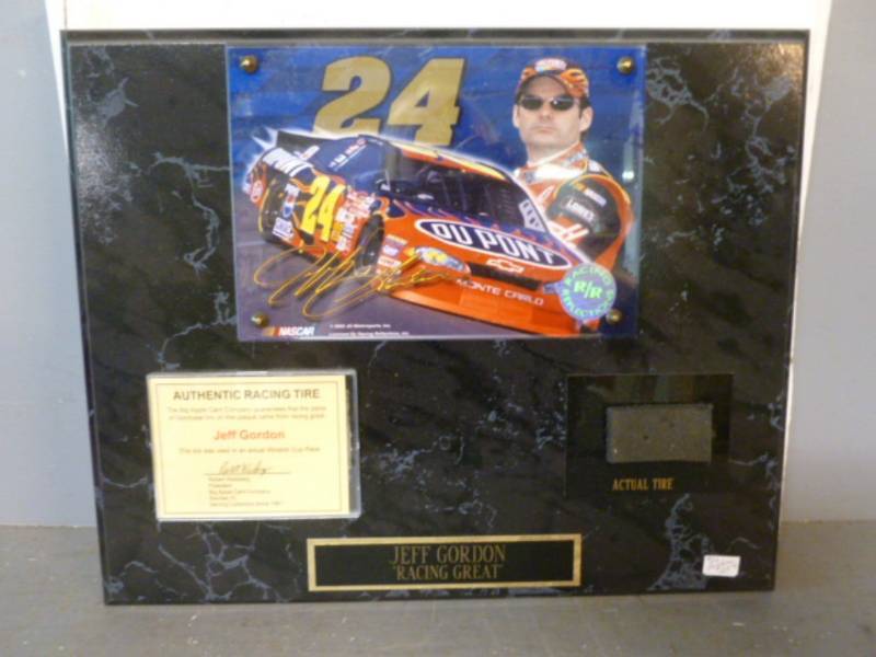 lot 231 image: Sports Collectible