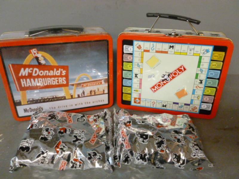lot 245 image: Lunchboxs
