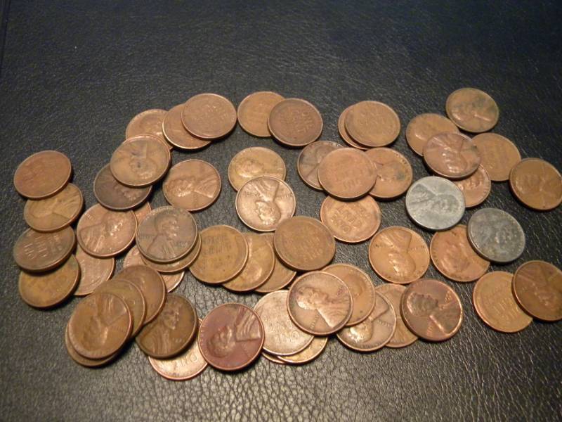 lot 19 image: 60 Wheat Back Pennies