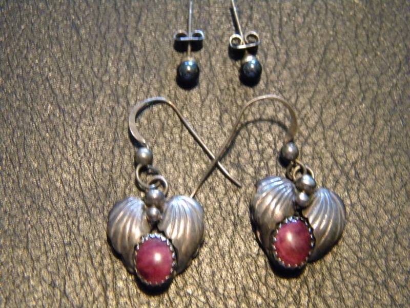 lot 54 image: 2 Pairs of Sterling Silver Earrings