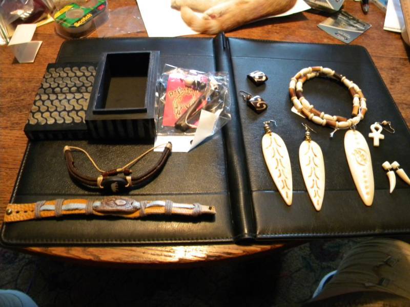 lot 60 image: Bone Jewelry & Box