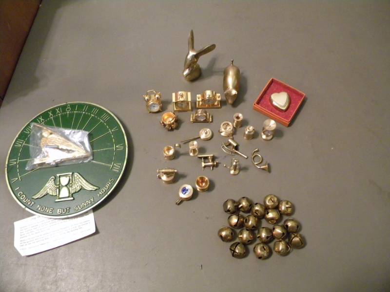 lot 63 image: Brass Items