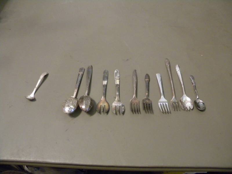lot 64 image: Flatware