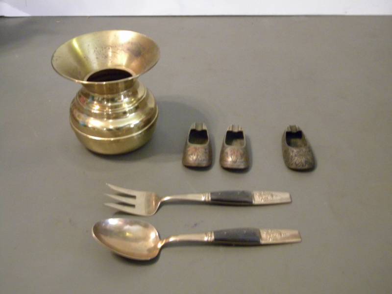 lot 72 image: Brass Items