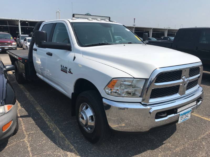 lot 4 image: 2015 Dodge Ram 3500 SLT Flat Bed 4x4