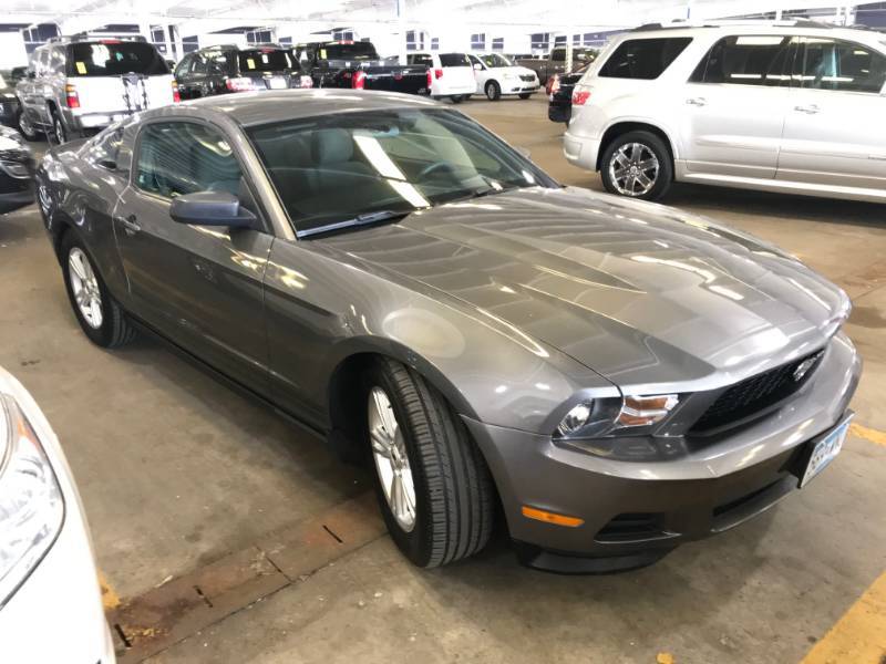 lot 6 image: 2012 Ford Mustang V6