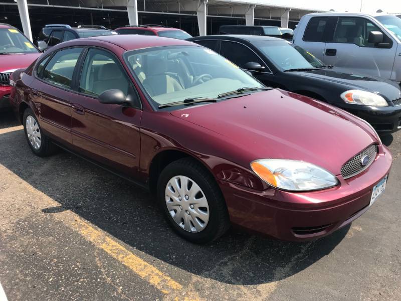 lot 24 image: 2007 Ford Taurus SE