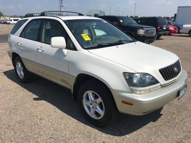 lot 30 image: 1999 Lexus RX300 AWD
