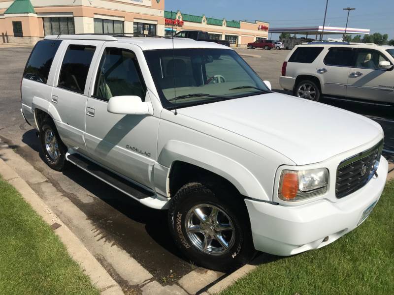 lot 41 image: 2000 Cadillac Escalade AWD