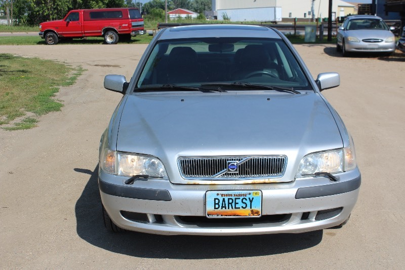 lot 2760 image: 2001 Volvo S40 1.8T