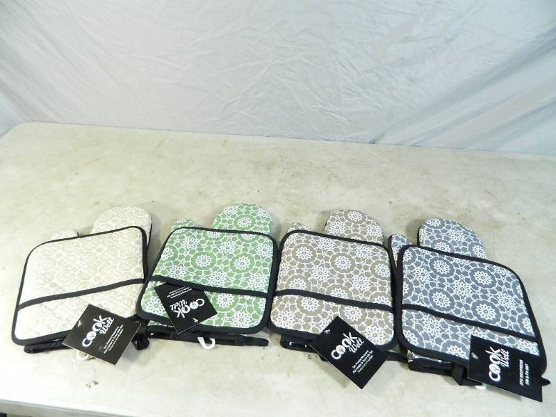 4 New Pot Holder  Oven Mitt Sets