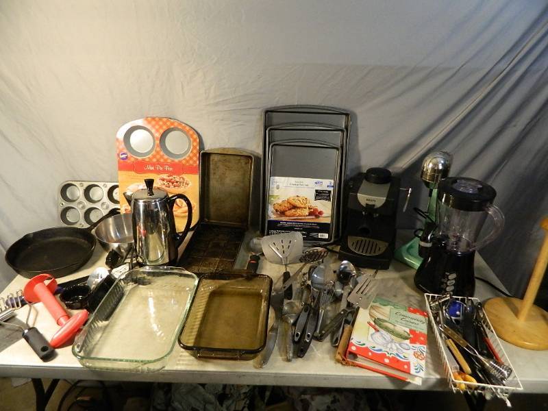 Assorted Kitchen Items