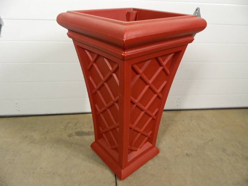 New Mayne Polyethylene Planter