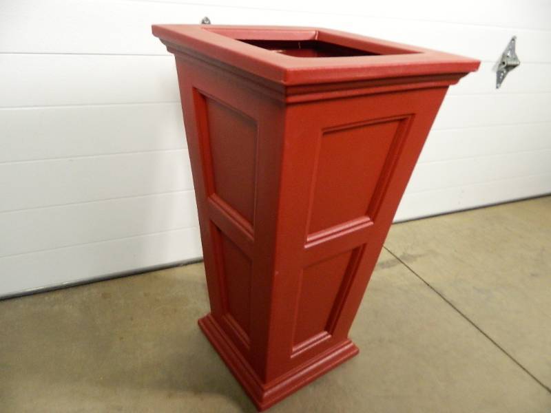 New Mayne Polyethylene Planter