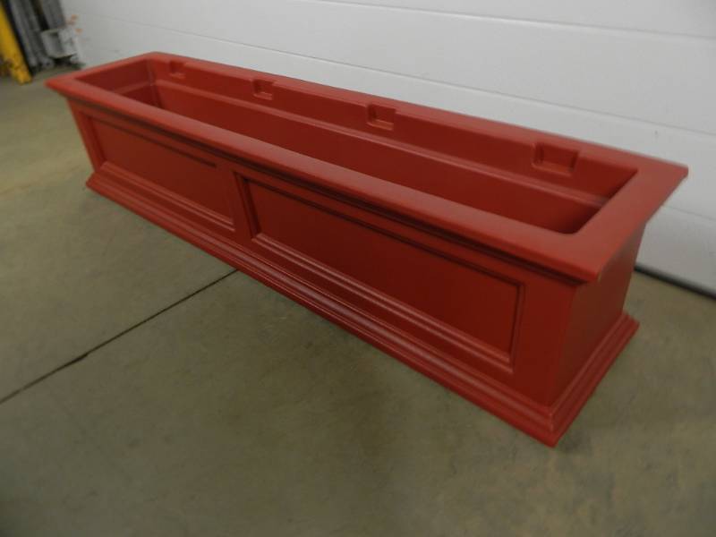 New Mayne Polyethylene Planter
