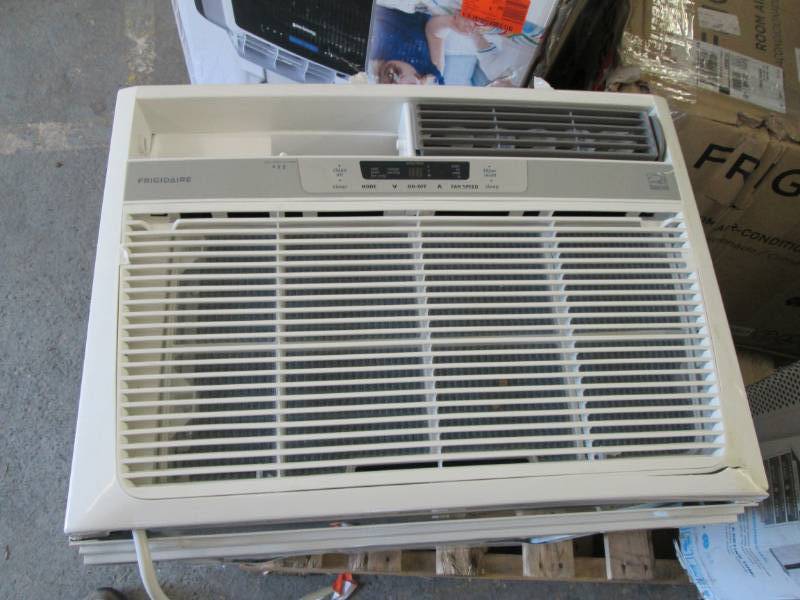 lot 91 image: Frigidaire 18,000 BTU 230-Volt Wind...
