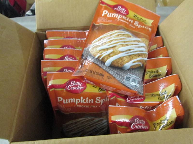 lot 117 image: Case of Betty Crocker 12-17.5oz Pum...