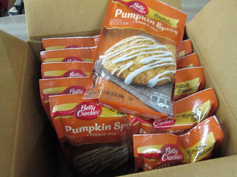 lot 120 image: Case of Betty Crocker 12-17.5oz Pum...