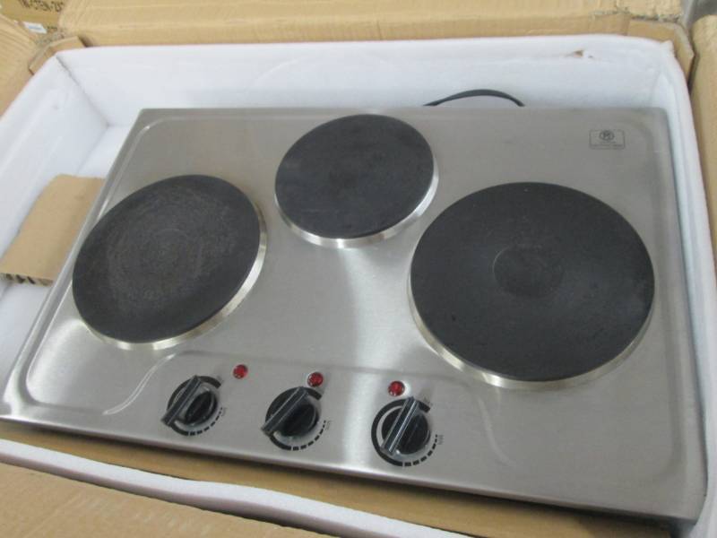 lot 162 image: Tabletop Triple Burner open box, po...