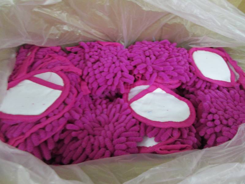 lot 207 image: Case of 200 Pink Fizzy Finger Duste...