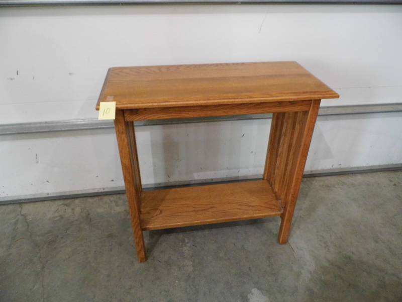 lot 10 image: Solid Oak Mission Style Table