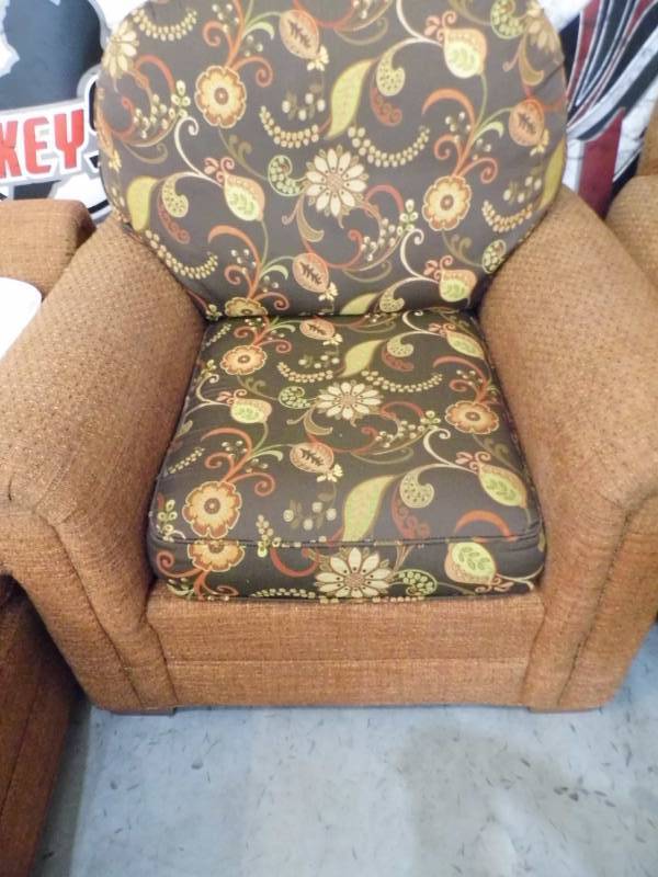 lot 25 image: Rust Colored Chair