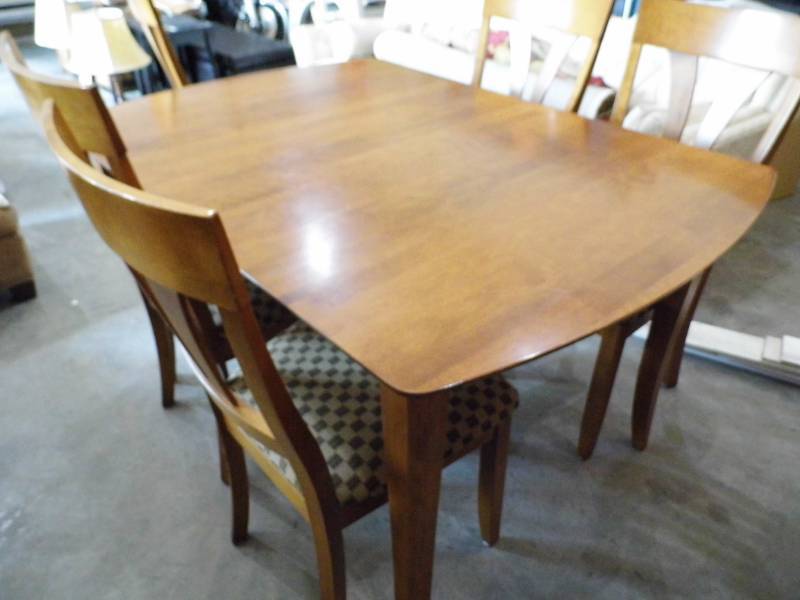 lot 27 image: Cherry Wood Dining Set