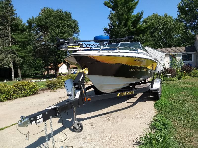1986 Four Winns Horizon 190 boat on Custom Trailer