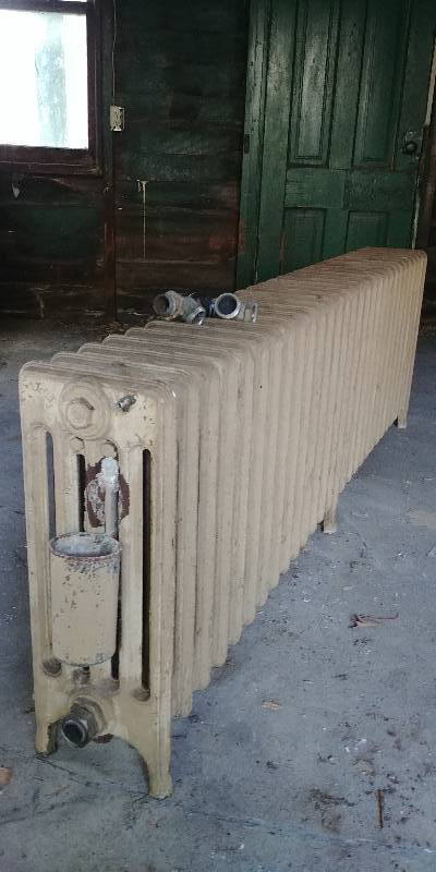 lot 28 image: Vintage& Antique Cast Radiators 72w x 24h