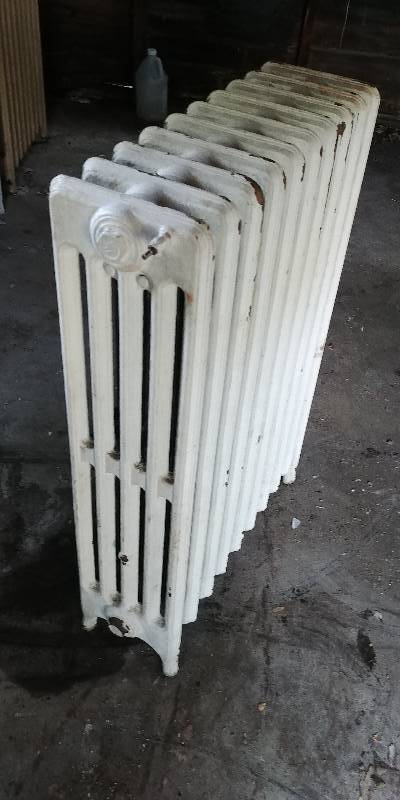 lot 31 image: Vintage& Antique Cast Radiators 24w x 38h